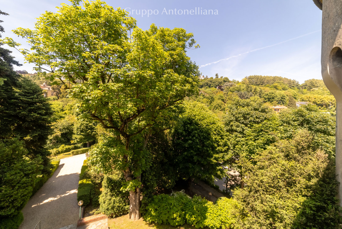 31-castelvecchio-40-vista-su-giardino-1