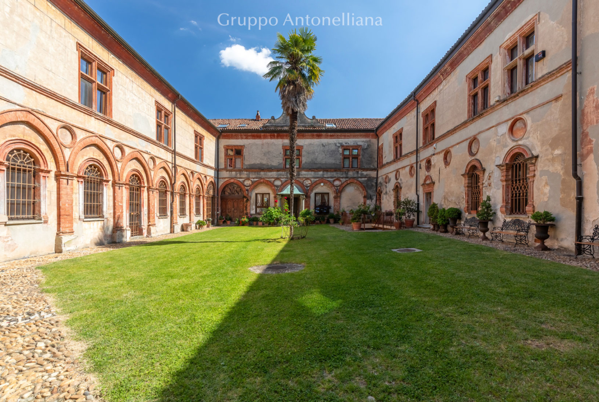 5-castelvecchio-40-cortile-1