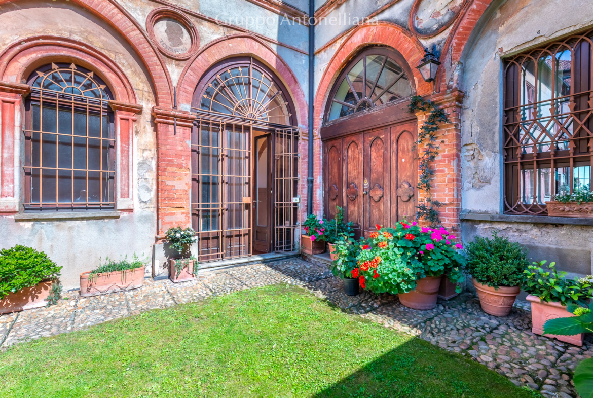 7-castelvecchio-40-cortile-entry